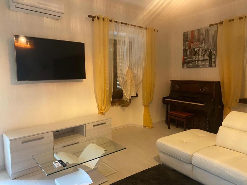 White Appartament Bagnolo Piemonte Экстерьер фото
