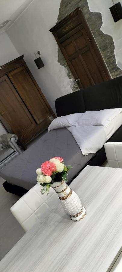 White Appartament Bagnolo Piemonte Экстерьер фото